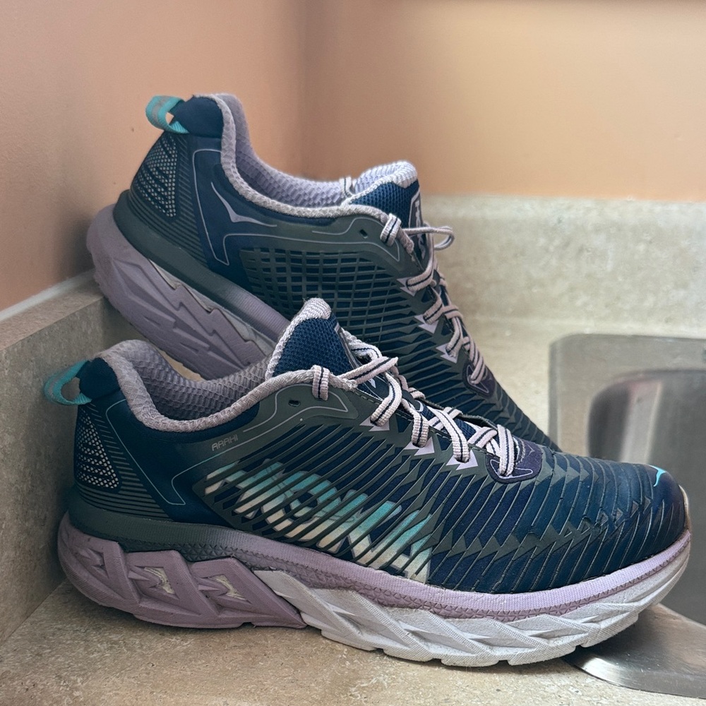 Hoka Women's 7.5 size. Gray and iliac. Running Shoes